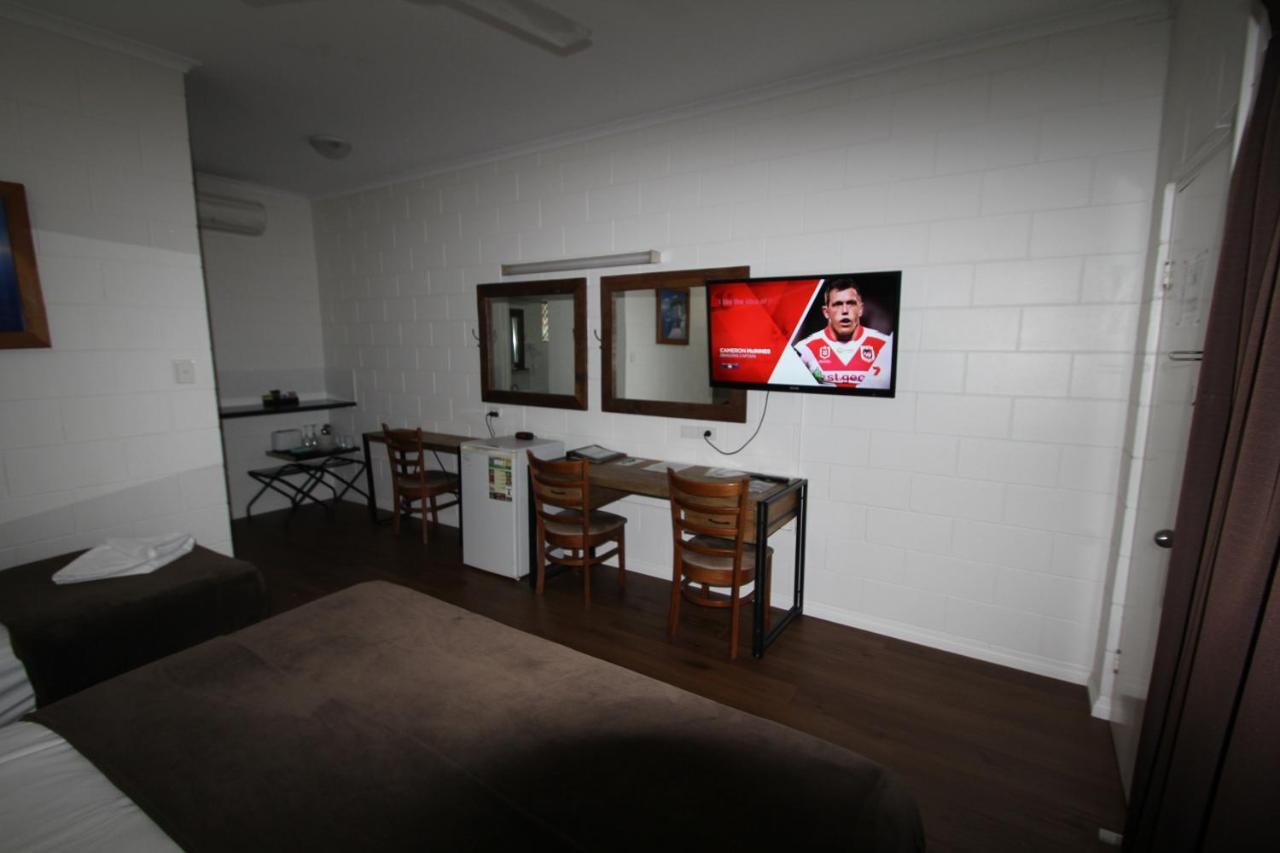 Colonial Rose Motel タウンズビル エクステリア 写真