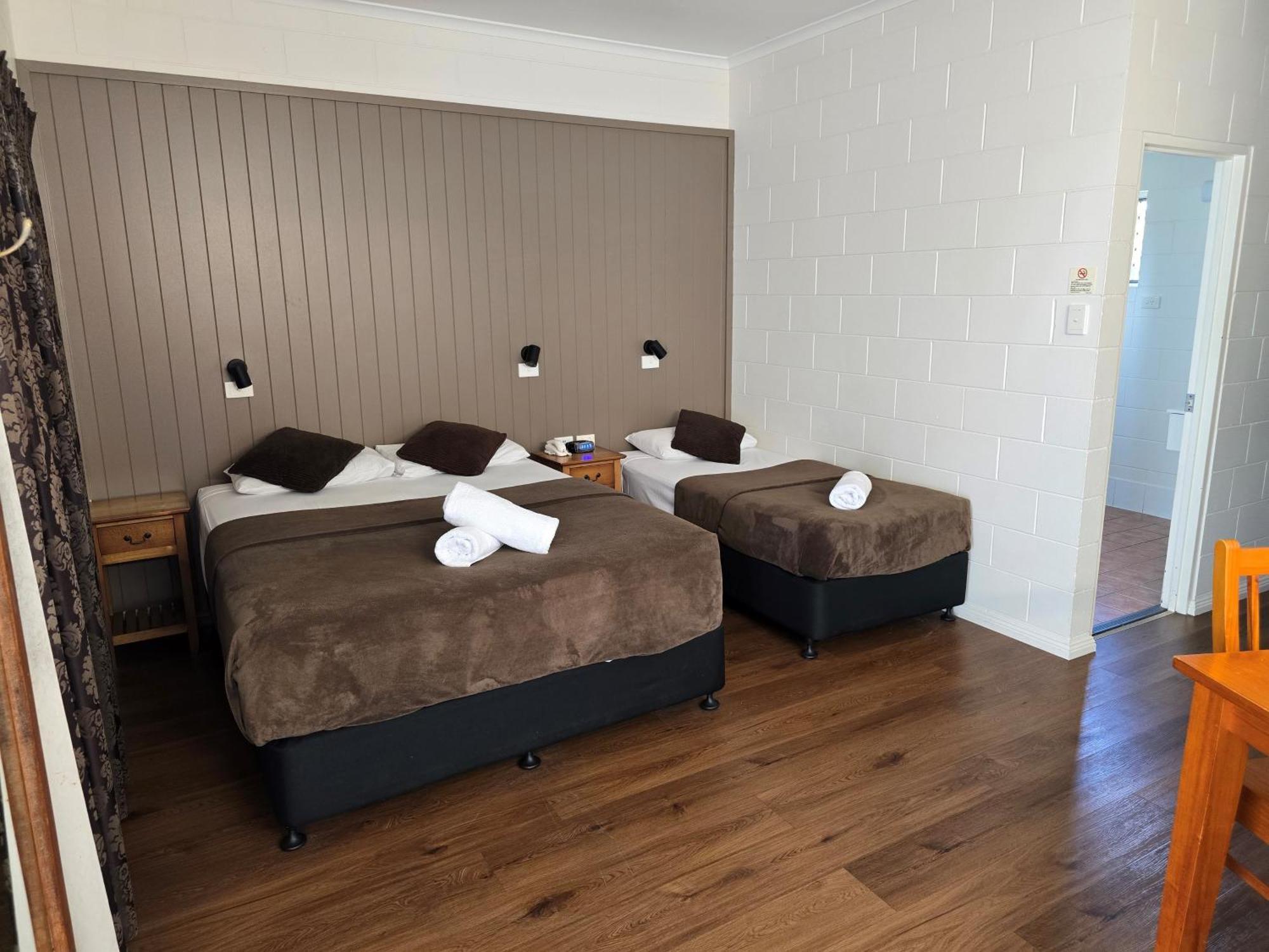 Colonial Rose Motel タウンズビル エクステリア 写真