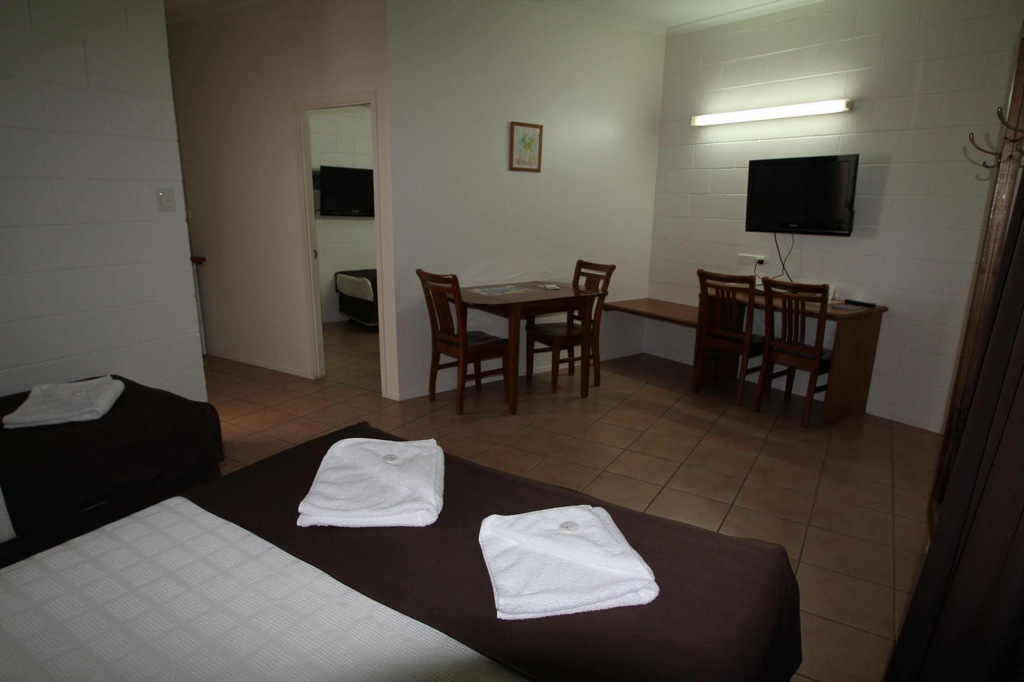 Colonial Rose Motel タウンズビル エクステリア 写真
