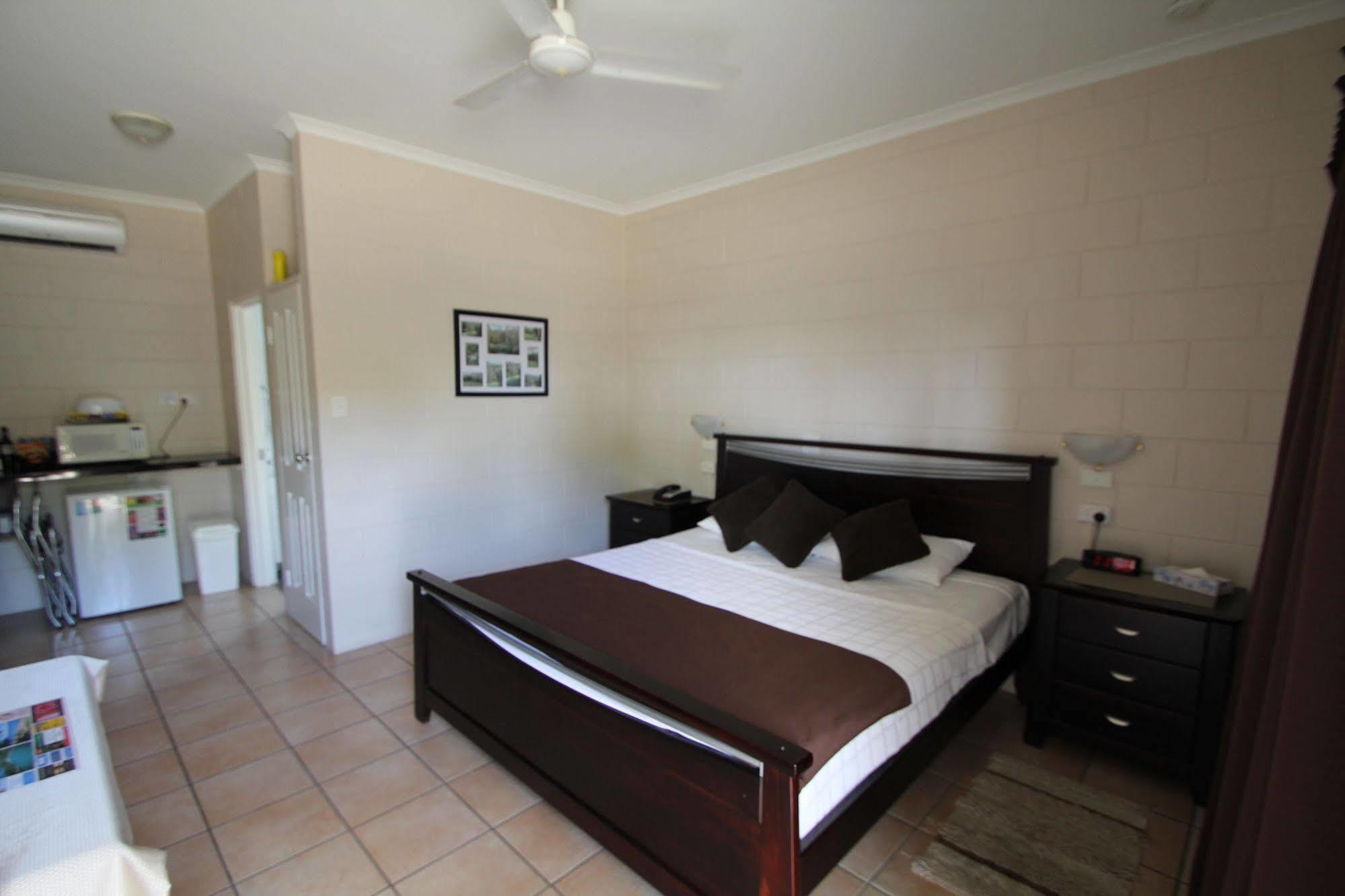 Colonial Rose Motel タウンズビル エクステリア 写真